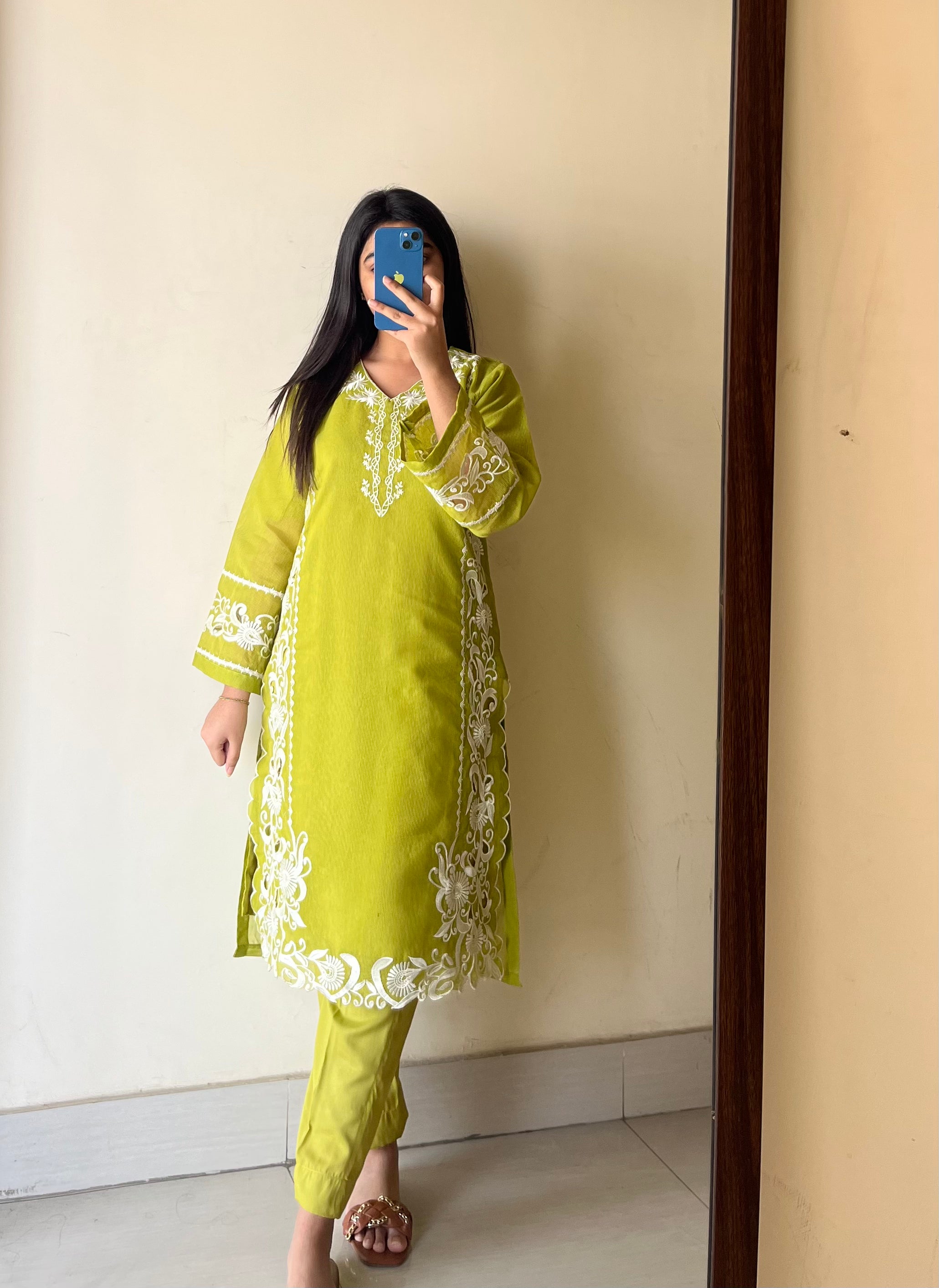 Punjabi suit cutwork on sale design