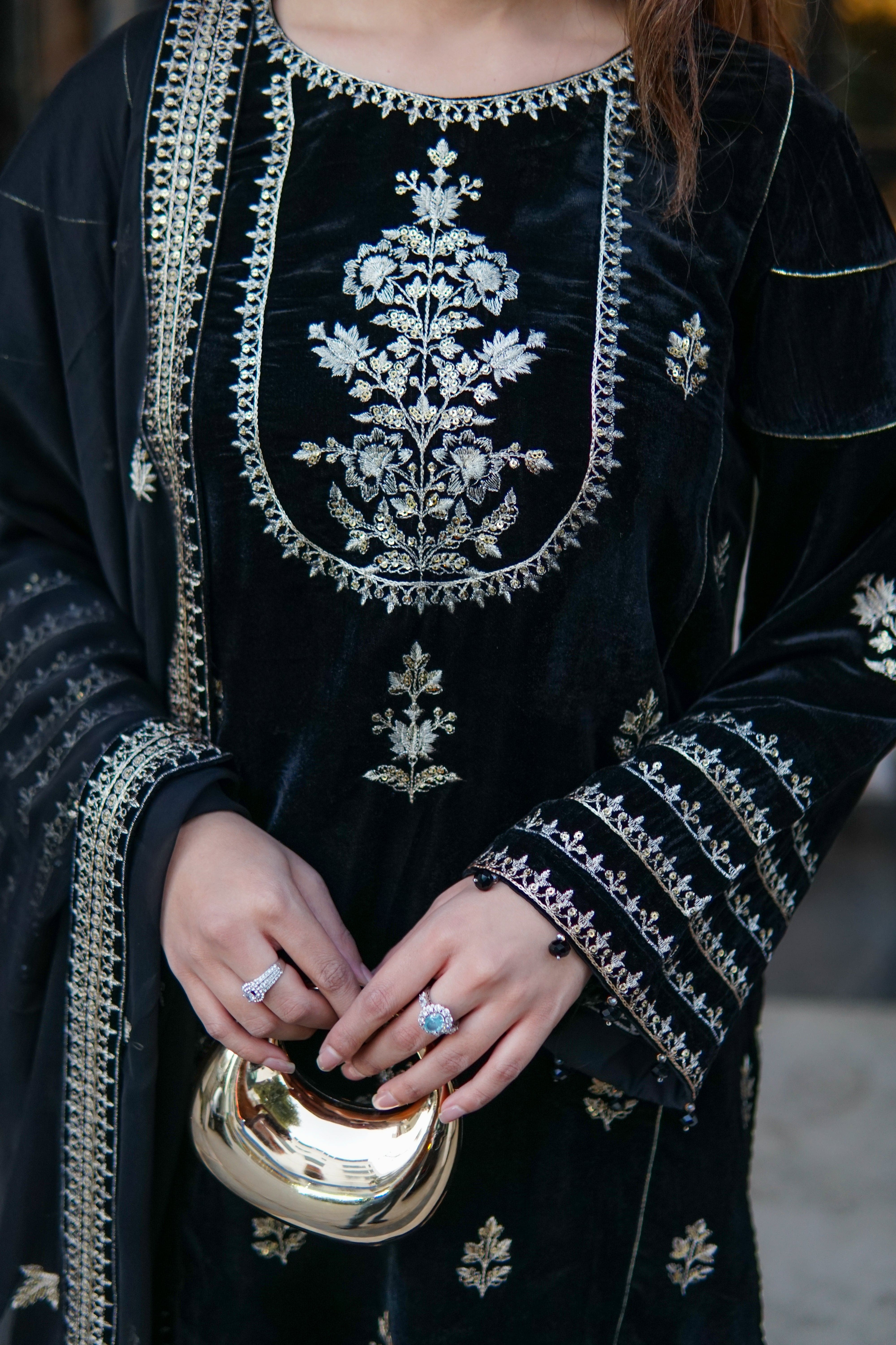 Ayesha.B 3pcs black (velvet)