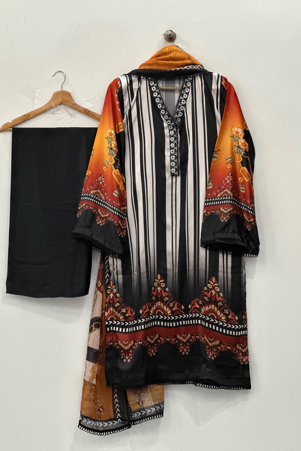Ayesha.B 3pcs (Line)