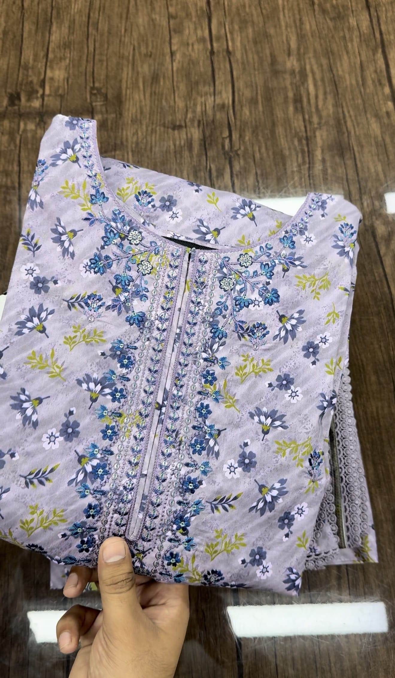 Ayesha.B 3pcs Pure lawn ( Asifa)