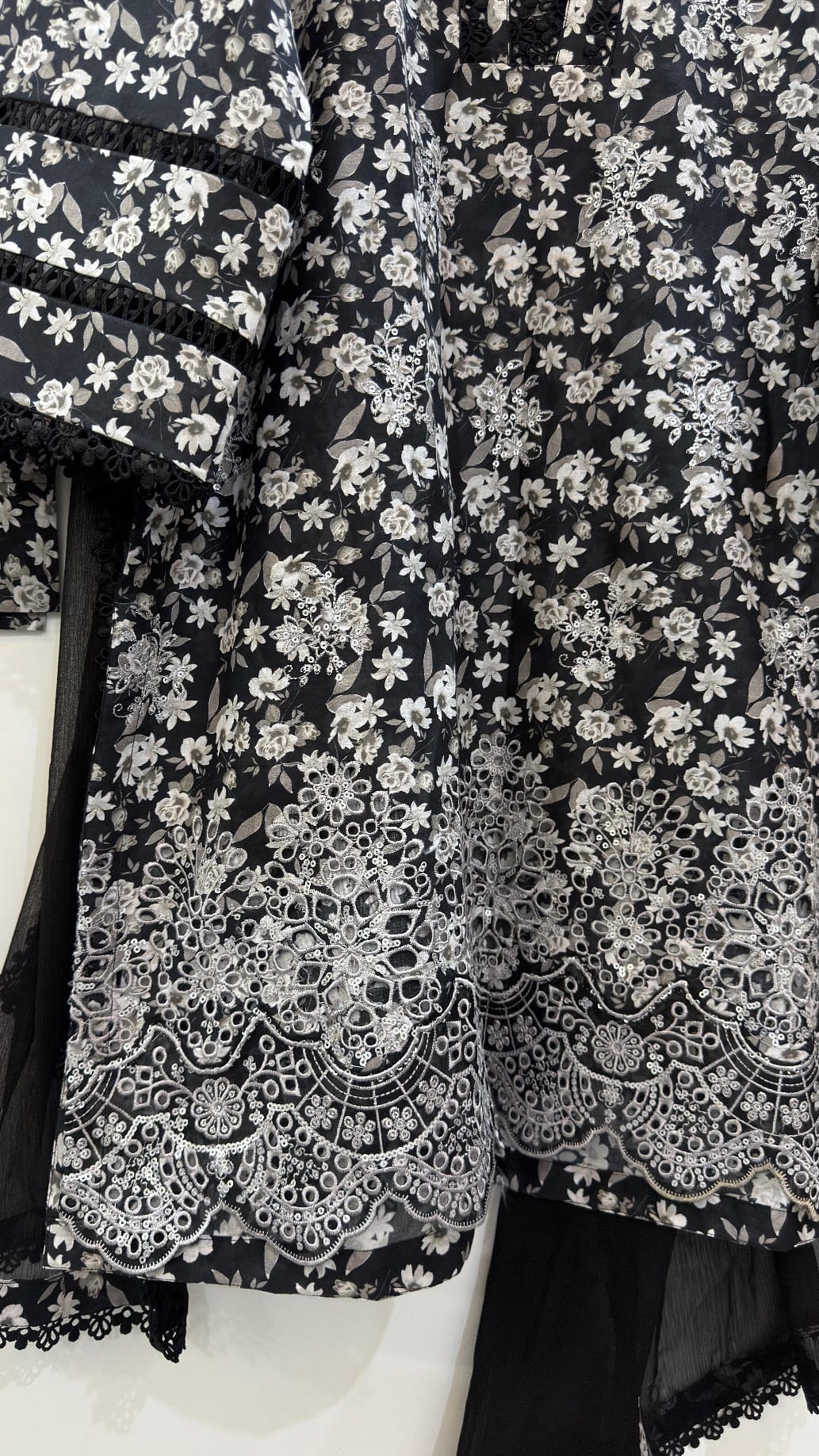 Ayesha.B 3pcs pure lawn (Black butti)