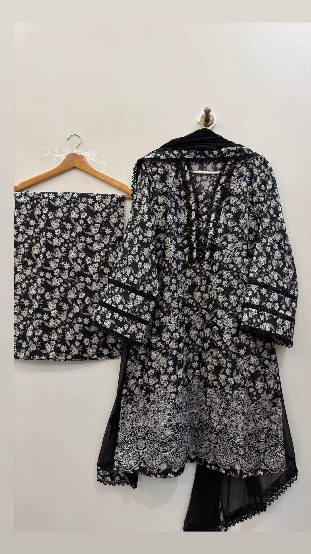 Ayesha.B 3pcs pure lawn (Black butti)
