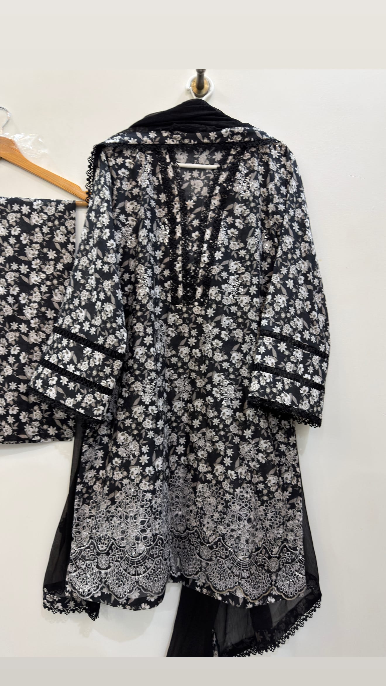 Ayesha.B 3pcs pure lawn (Black butti)
