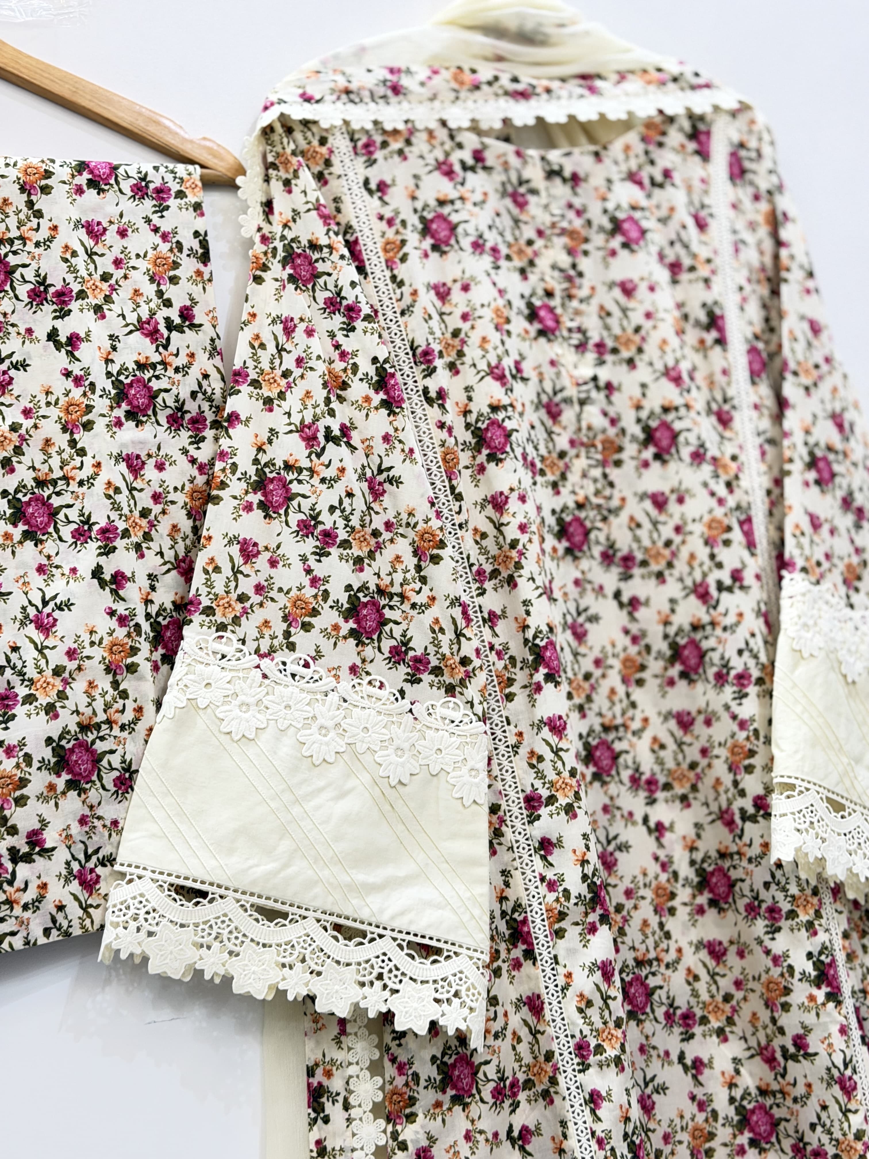 Ayesha.B 3pcs Pure lawn (fabiha)
