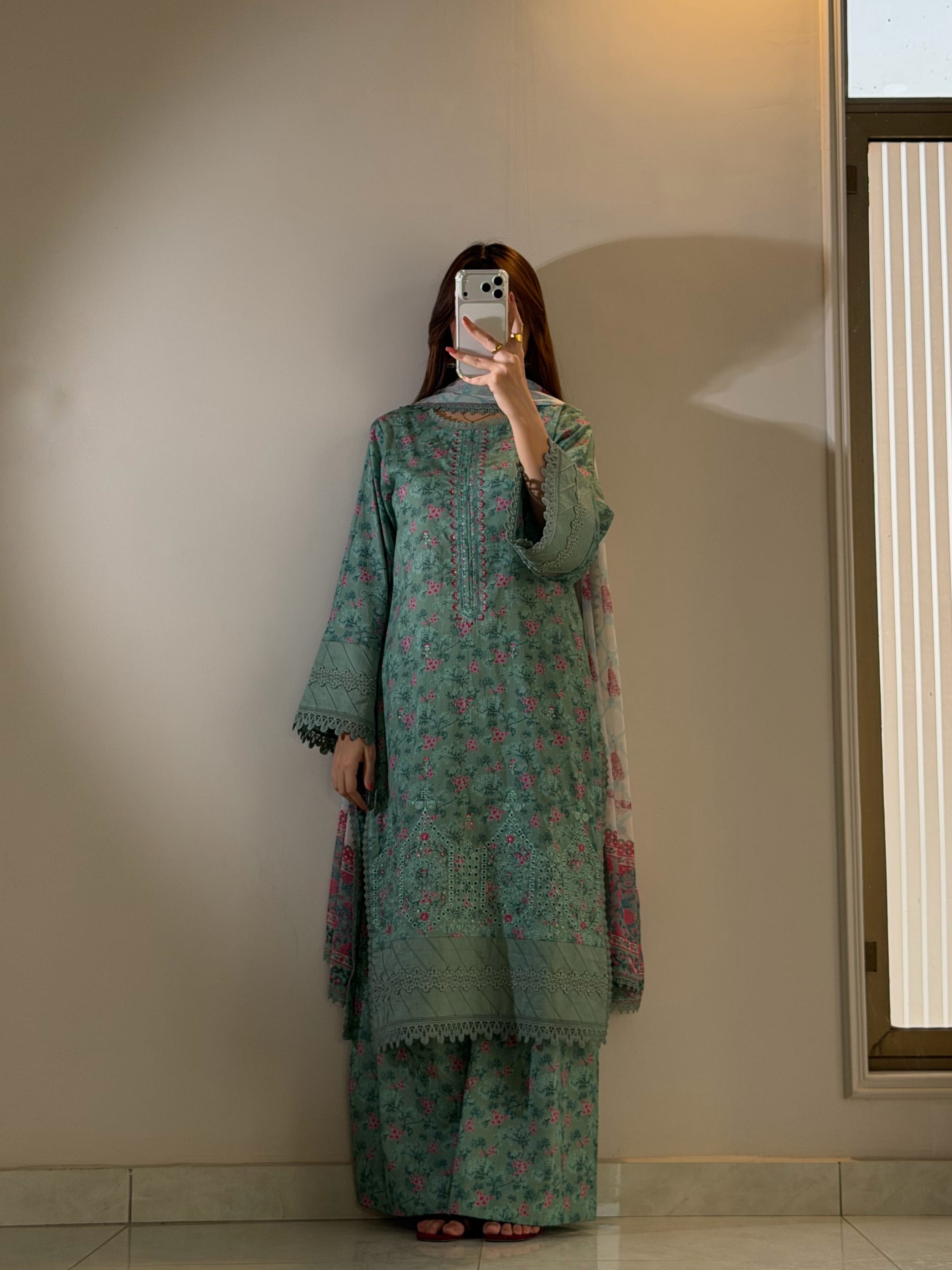 Ayesha.B 3pcs Pure lawn (fasany)