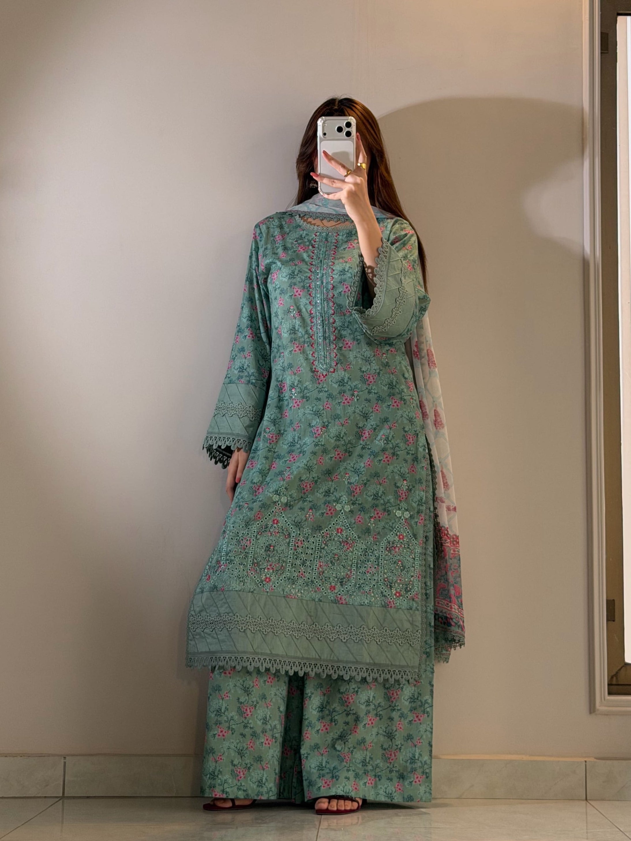Ayesha.B 3pcs Pure lawn (fasany)