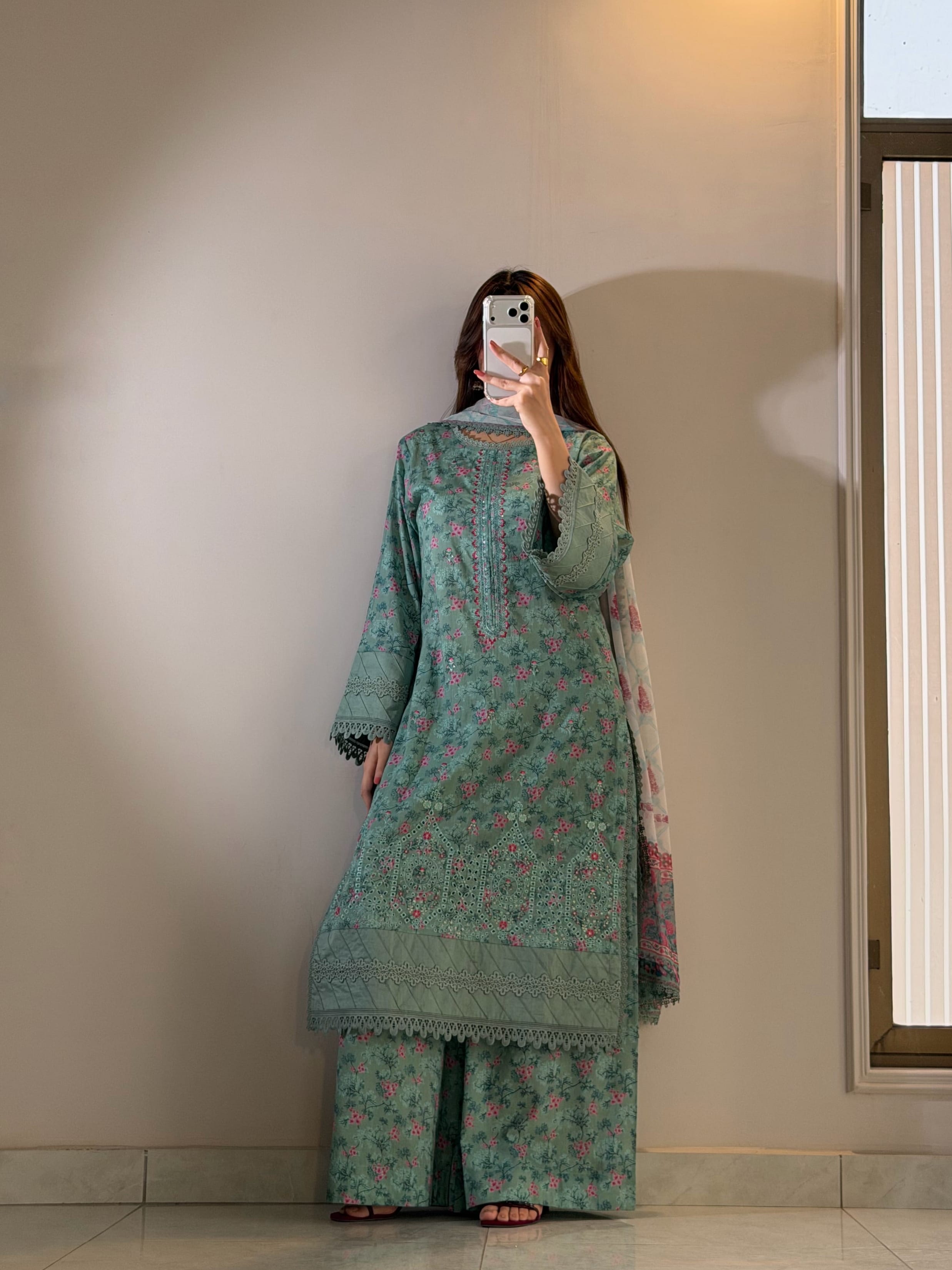 Ayesha.B 3pcs Pure lawn (fasany)