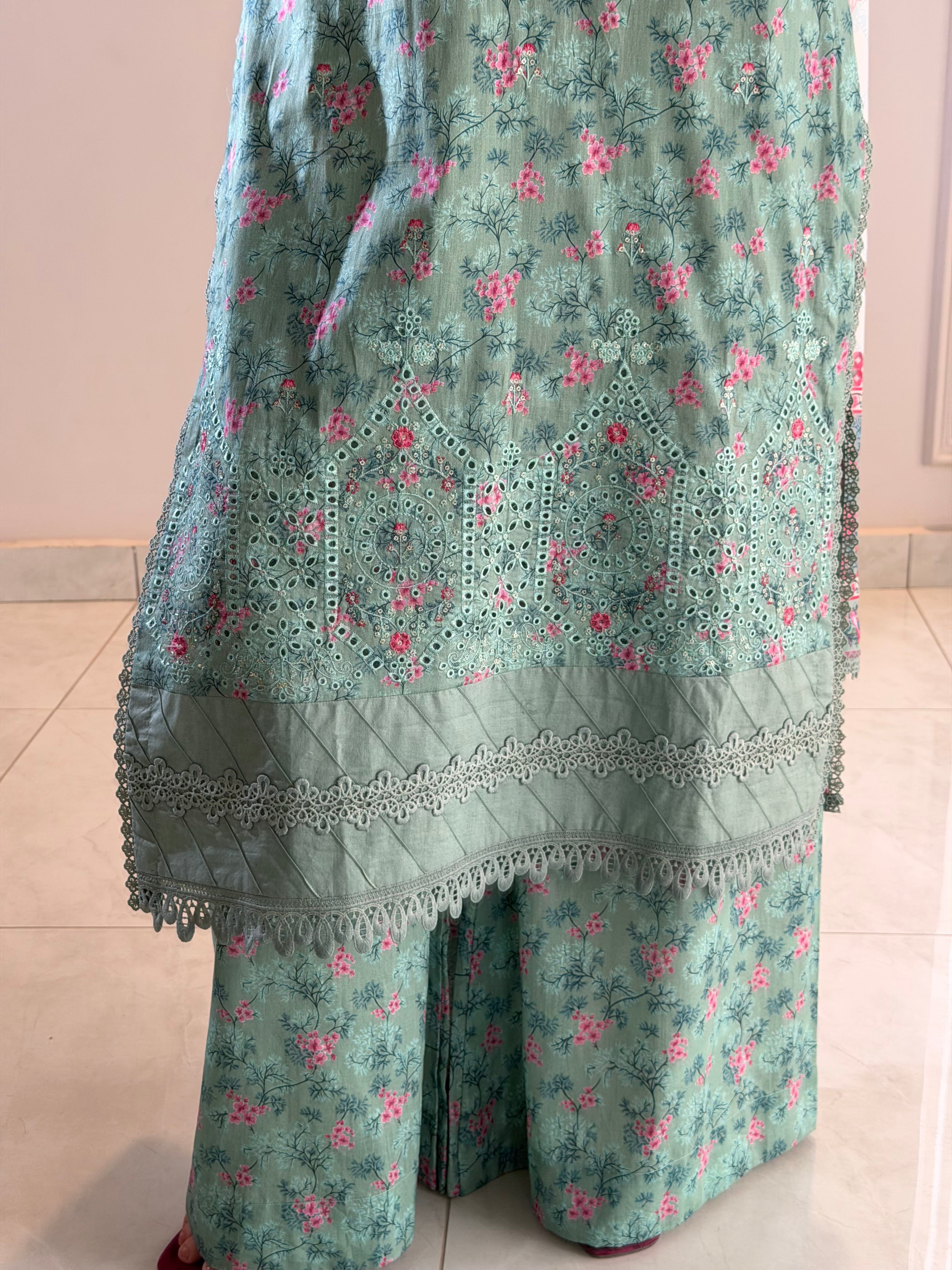 Ayesha.B 3pcs Pure lawn (fasany)