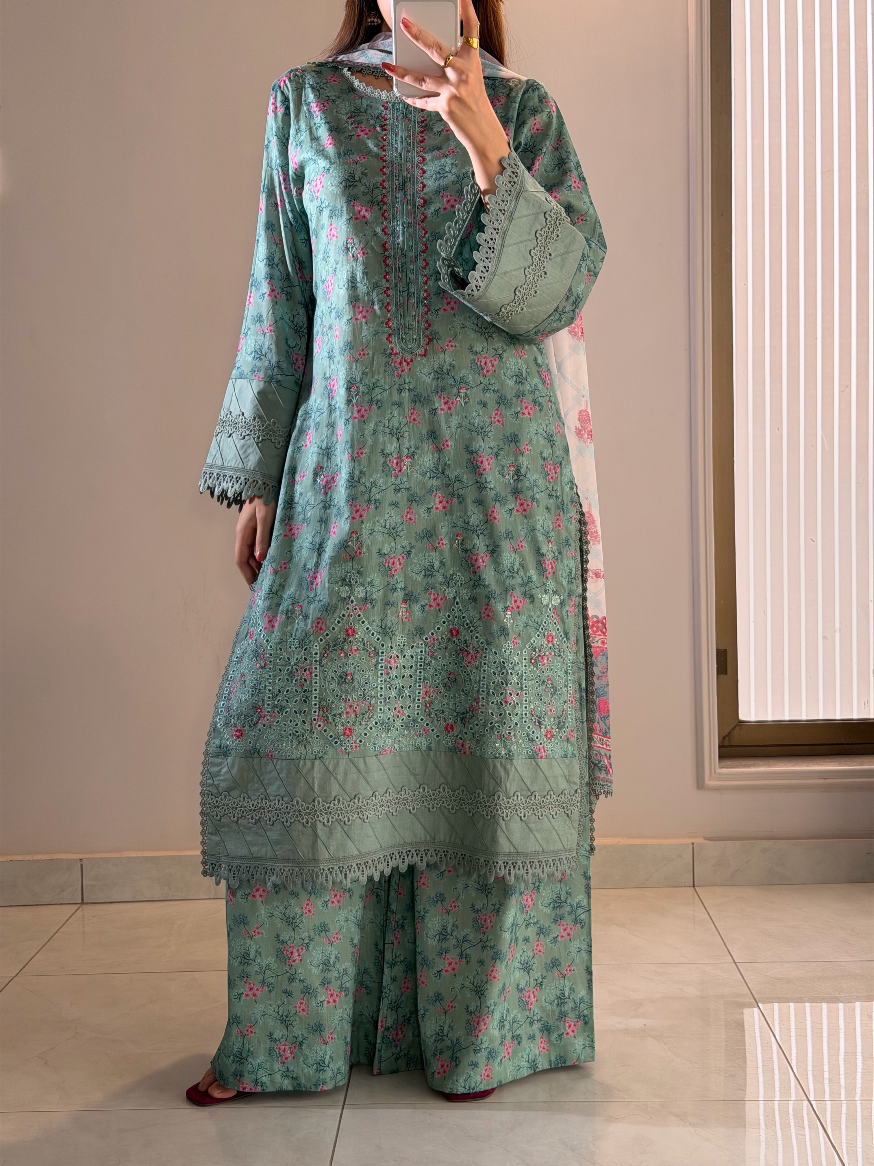 Ayesha.B 3pcs Pure lawn (fasany)