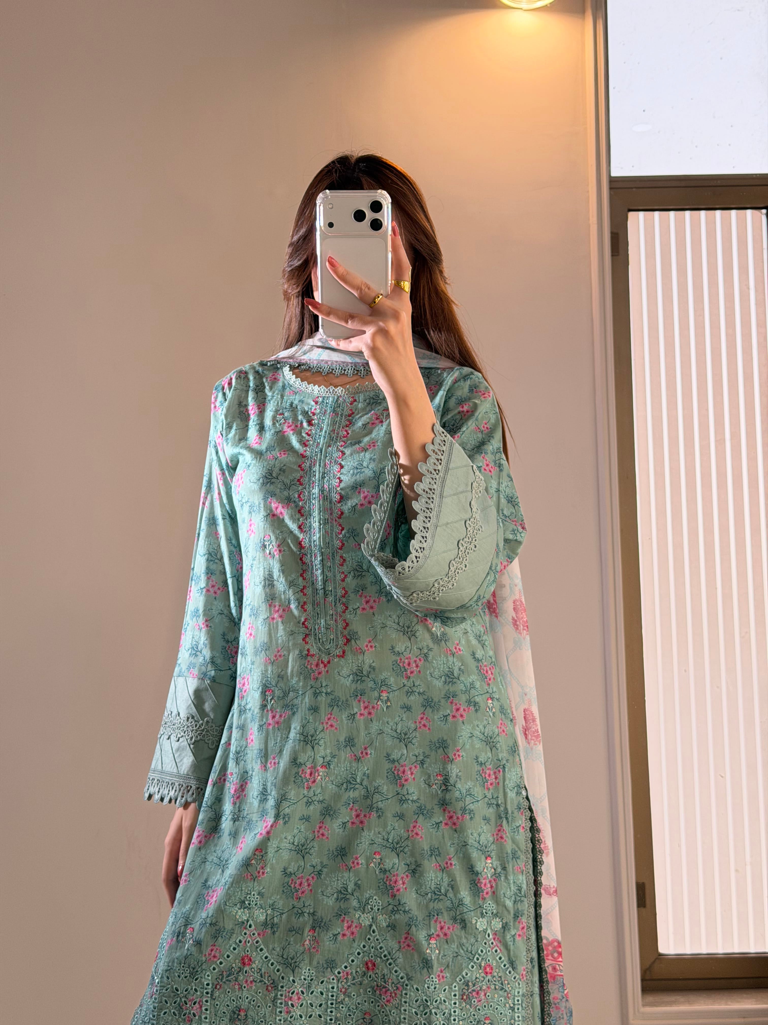 Ayesha.B 3pcs Pure lawn (fasany)