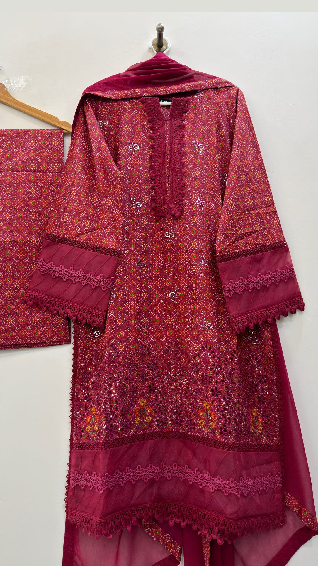 Ayesha.B 3pcs pure lawn (sofia)