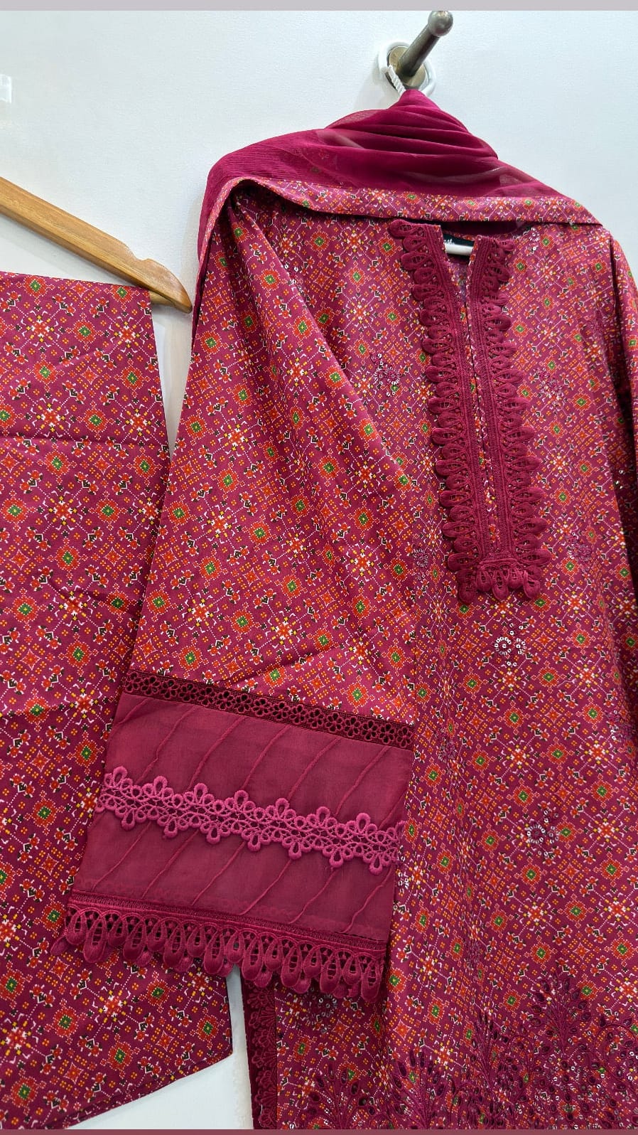 Ayesha.B 3pcs pure lawn (sofia)