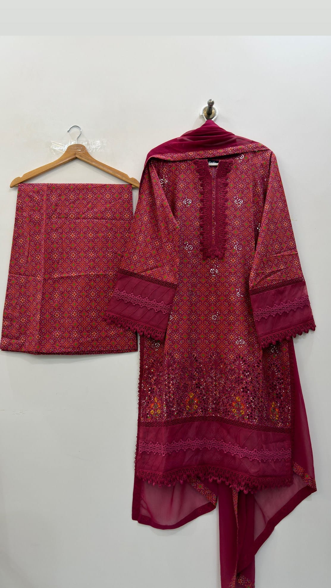 Ayesha.B 3pcs pure lawn (sofia)