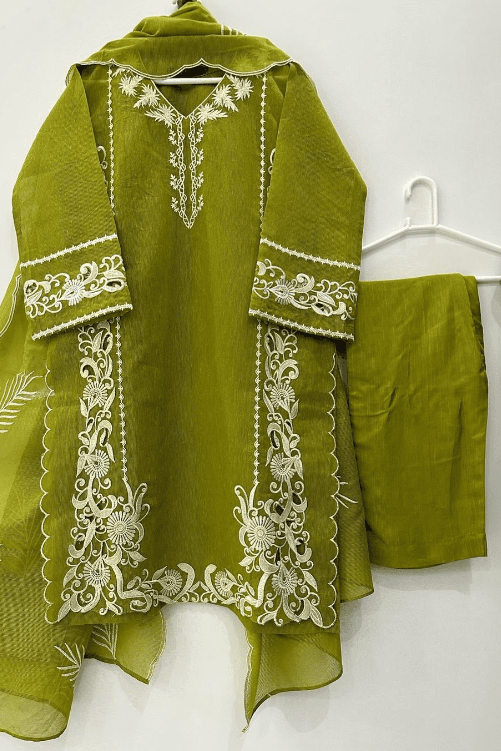 Ayesha.B 4 pcs karandi net fabric cutwork design