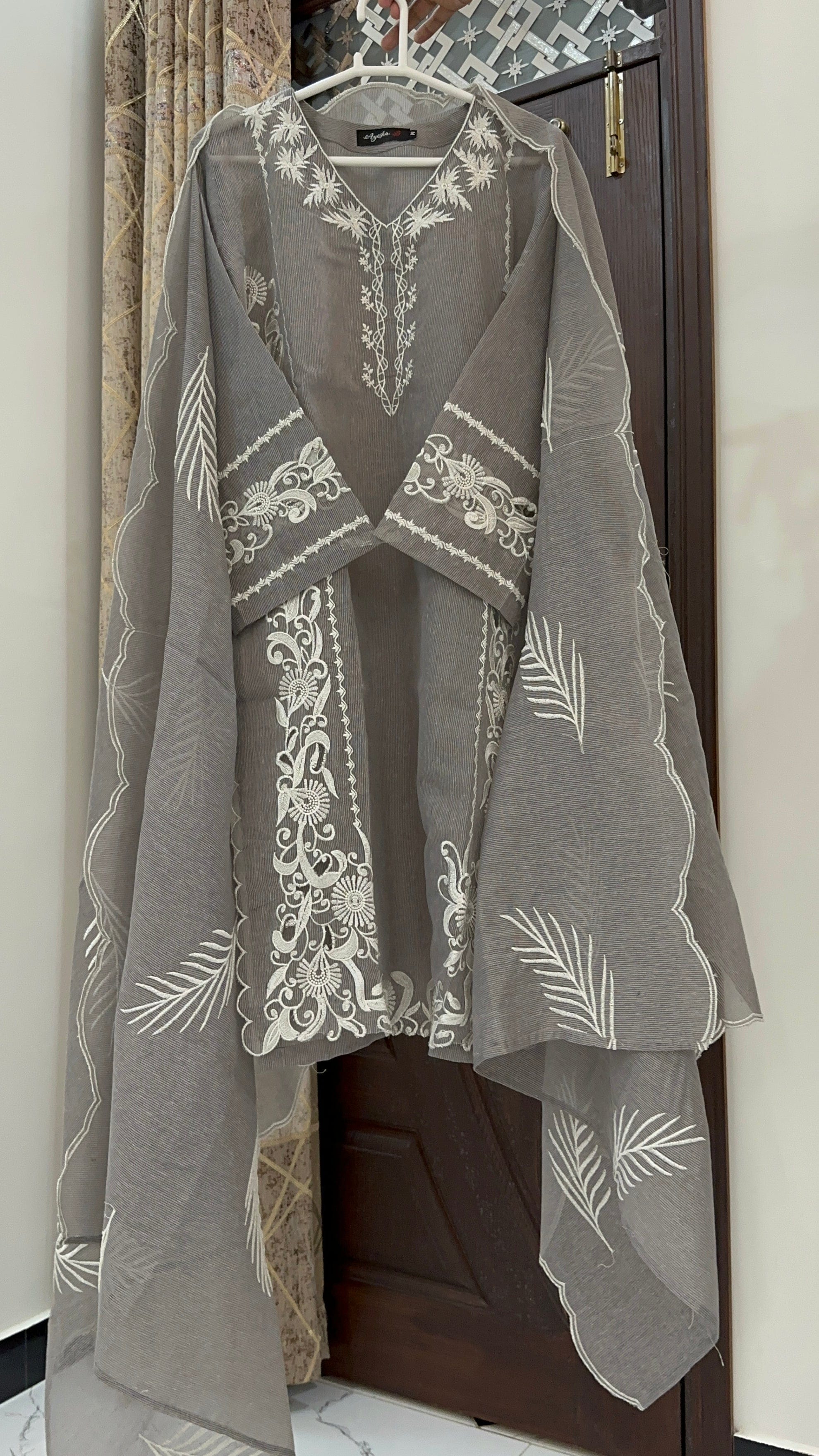 Ayesha.B Gray / Small 4 pcs karandi net fabric cutwork design