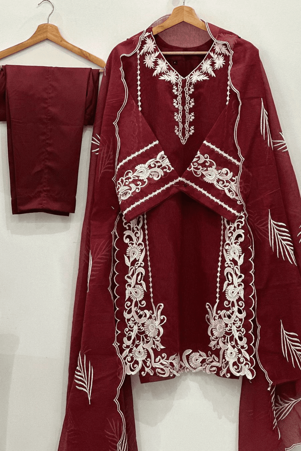 Ayesha.B Mehroon / Small 4 pcs karandi net fabric cutwork design