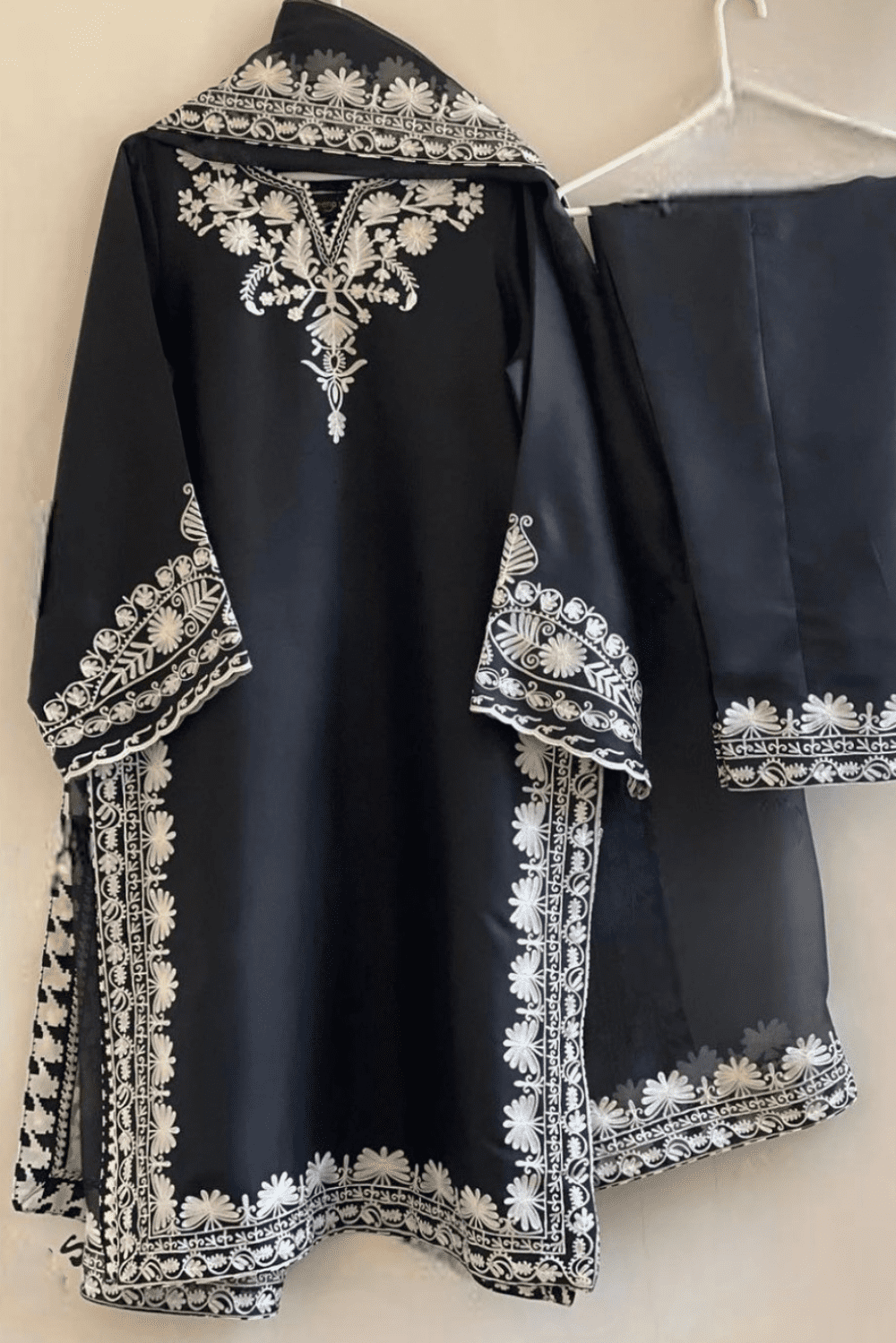 Ayesha.B Small 3pcs black white emb (42 lenght shirt)