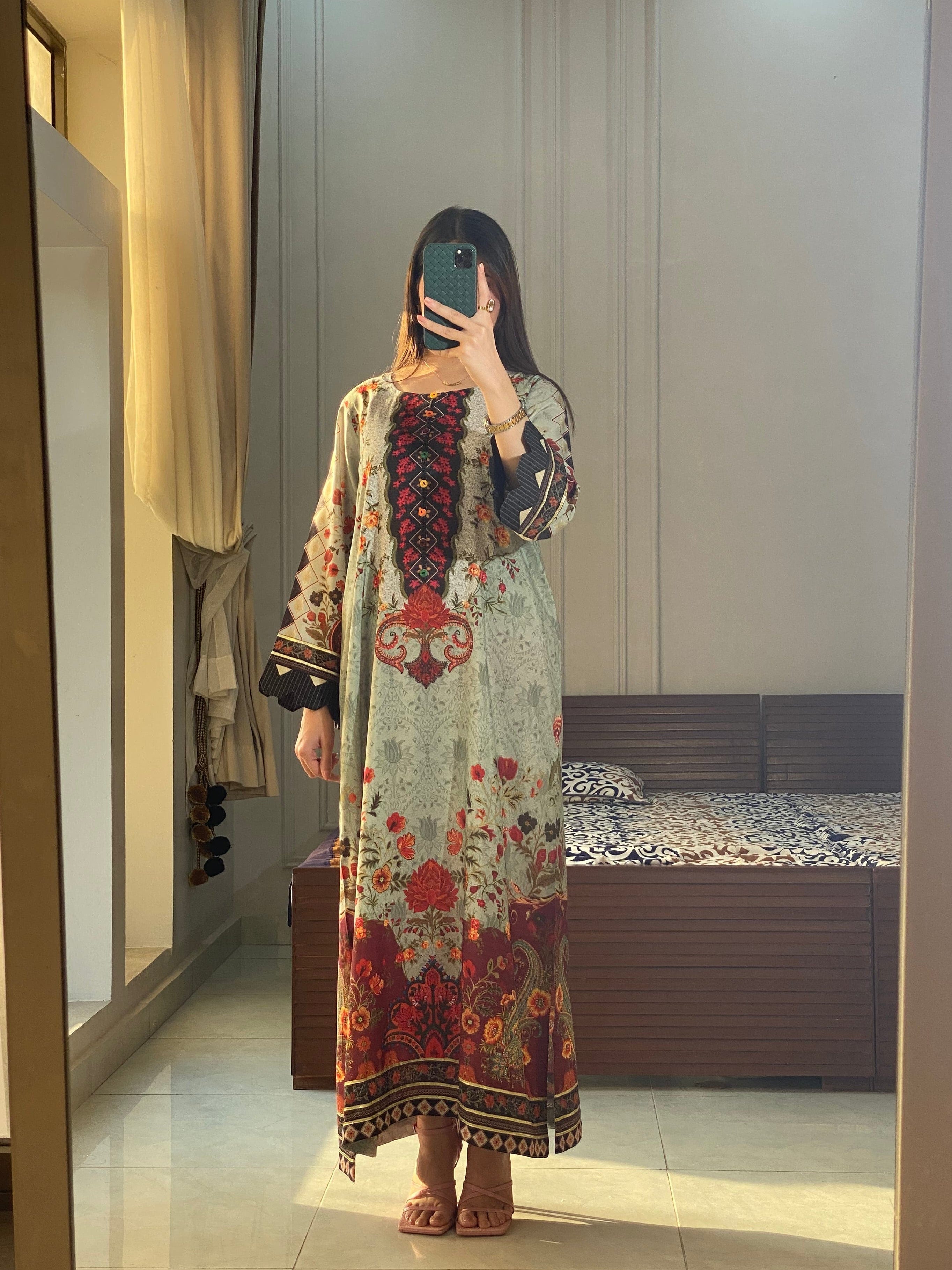 Ayesha.B Small / Pista Kaftan (50 to 52 lenght)